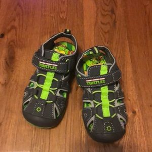 Toddler sandals size 8